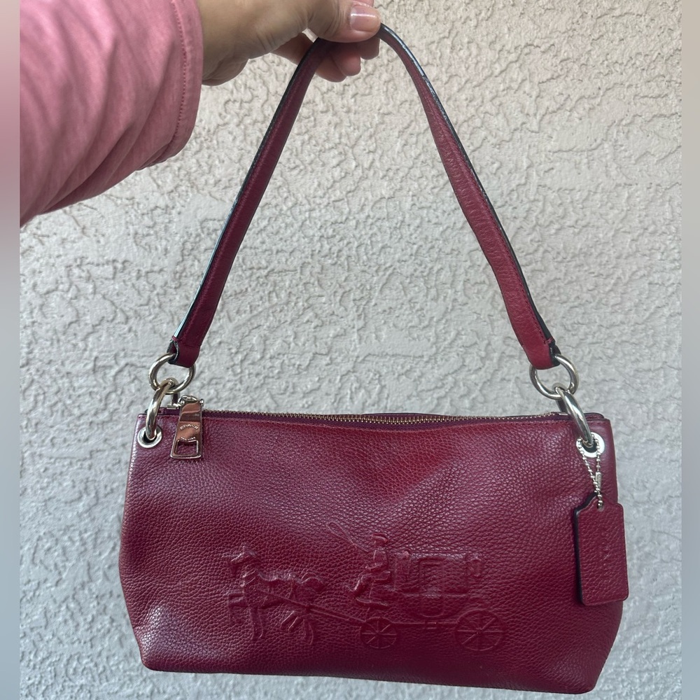 𝓒𝓞𝓐𝓒𝓗 Embossed Horse & Carriage shoulder bag - Picture 4 of 16